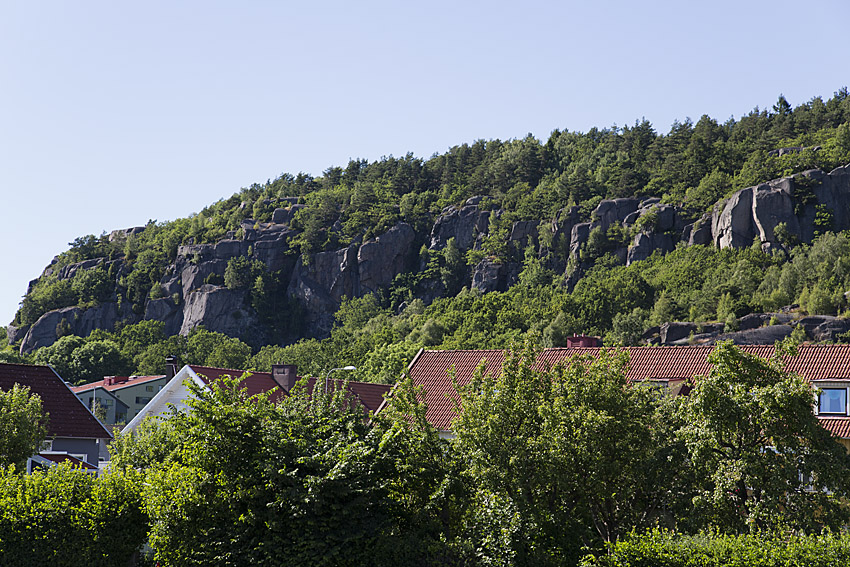 Klipporna i Utby och Fjällbo är ett eldorado för klättrare. Men det är även fantastiska stigar för vandring.